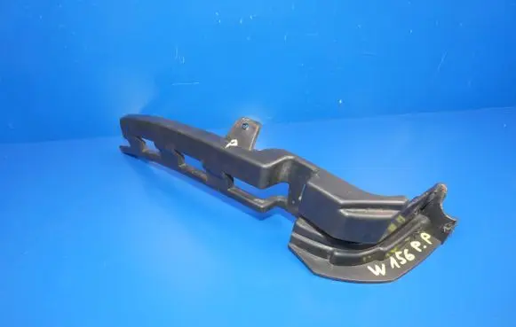 Mercedes-Benz GLA W156 Front bumper mounting bracket A1568851721