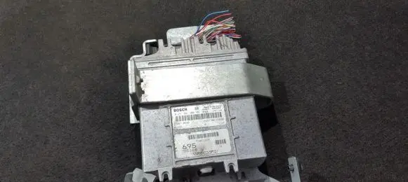 Volvo S40, V40 Engine control unit/module 0281001906 7700110648