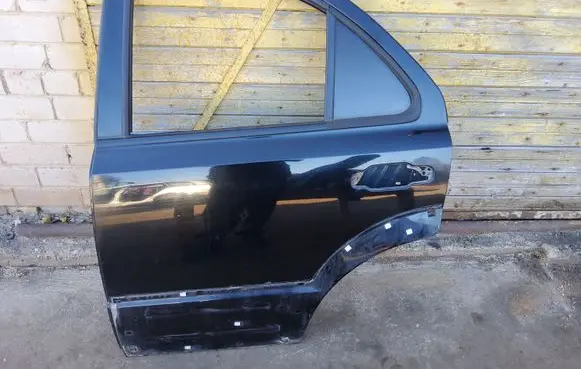 KIA Sorento Rear door