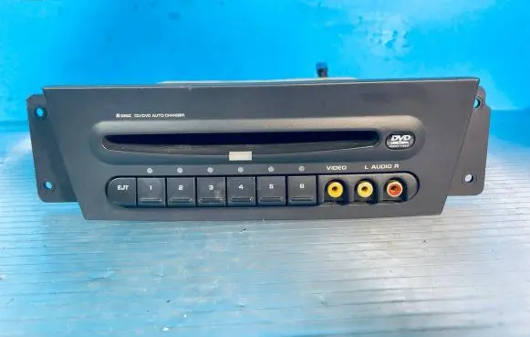 Chrysler Pacifica Radio/CD/DVD/GPS head unit P05094031AC