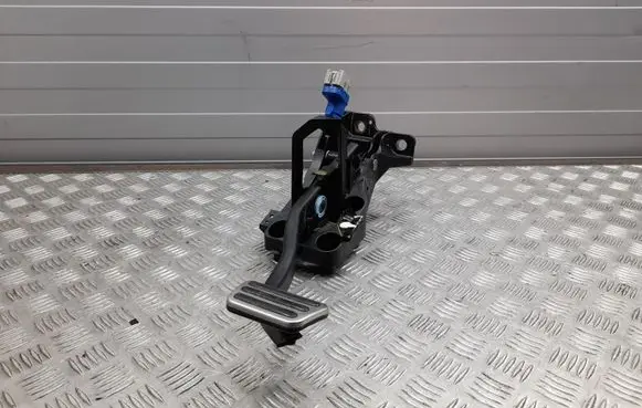 Ford Mustang VI Brake pedal FR3C2D094CD