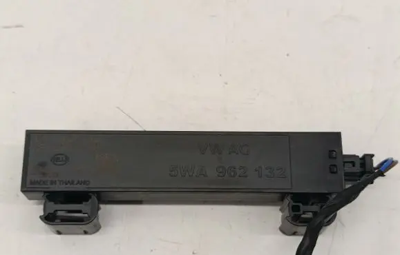 Audi A3 8Y Keyless system antenna 5WA962132