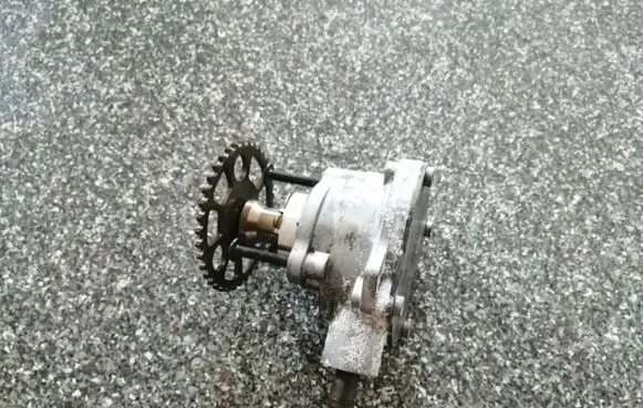 BMW 5 E60 E61 Vacuum pump 7519457