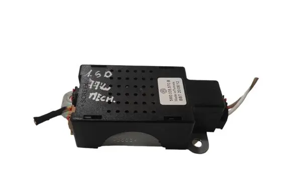 Volkswagen Golf VI Aerial antenna amplifier 5M0035570B