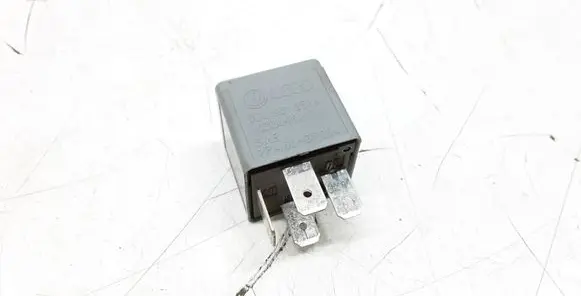 Volkswagen PASSAT B5.5 Other relay 8D0951253A