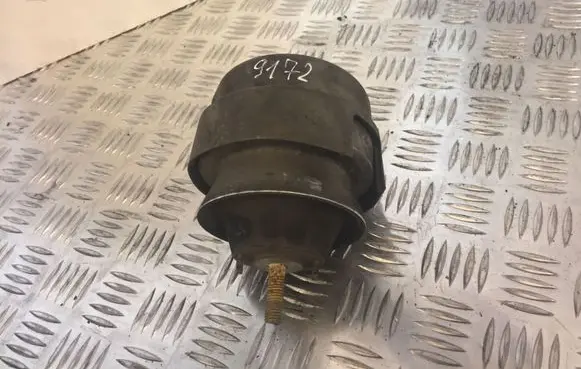 Engine mount bracket