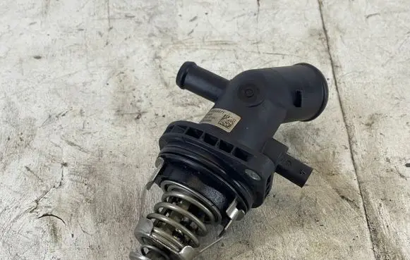 Thermostat/thermostat housing