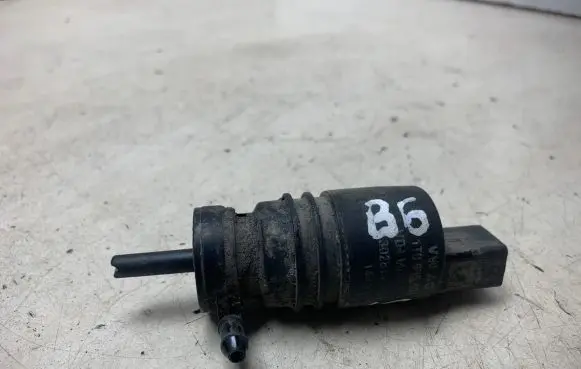 Volkswagen PASSAT B6 Windscreen/windshield washer pump 1T0955651 302812 1441