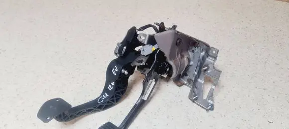Citroen C4 II Pedal assembly 84PKEH 0352818L