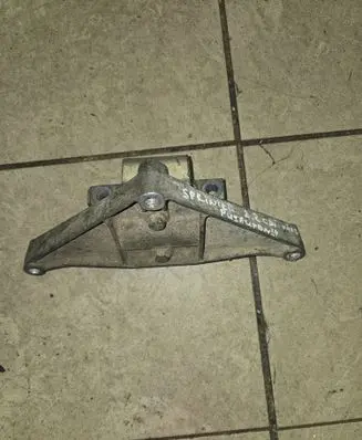 Mercedes-Benz Sprinter W901 W902 W903 W904 Gearbox mounting bracket 9012421040