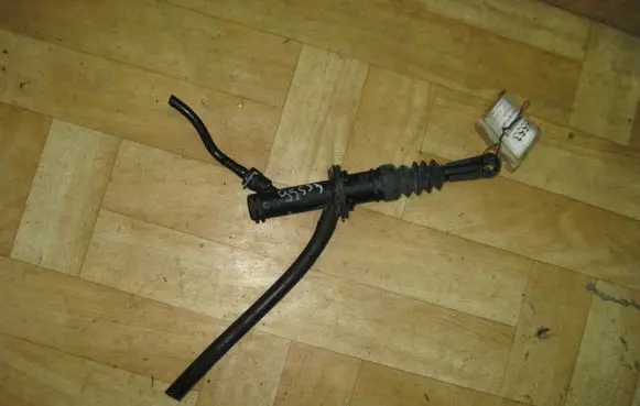 Renault Megane II Clutch master cylinder
