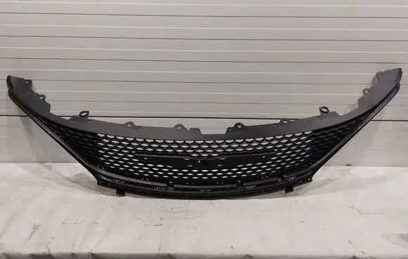 Chrysler Pacifica Front bumper upper radiator grill 68228996AC