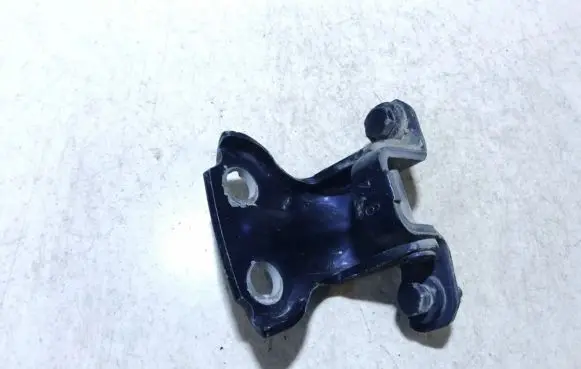 Mitsubishi Carisma Rear door lower hinge