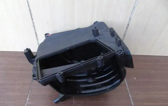 Mercedes-Benz CLA C118 X118 Air filter box 1390901300