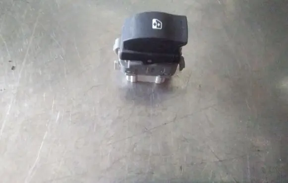 Renault Espace - Grand espace IV Electric window control switch 28082