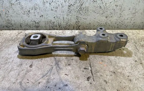 Toyota Yaris Cross Engine mount bracket