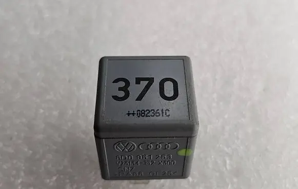 Audi A4 S4 B5 8D Other relay 8D0951253 PA66GF25 V23134J52X300