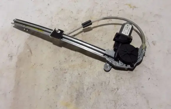 Renault Laguna II Rear window lifting mechanism without motor 8200000558