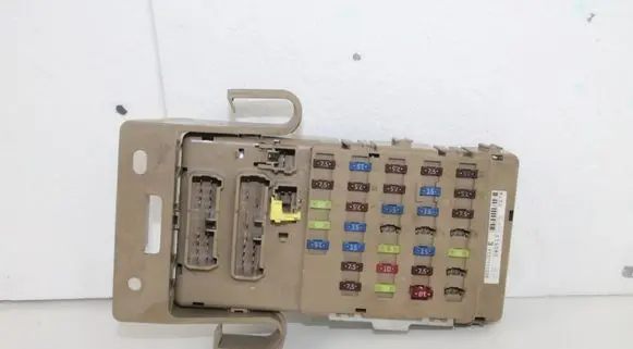 Subaru Legacy Fuse module 82201AJ01AE 82201AJ01A