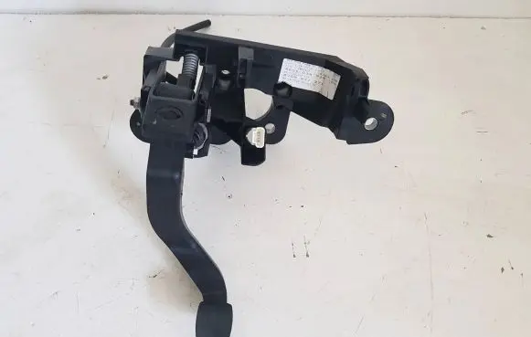 Opel Movano B Accelerator throttle pedal 8200672371 3810453 465103893R