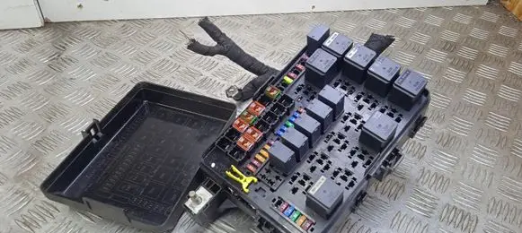 Maserati Levante Fuse box set 7154763030