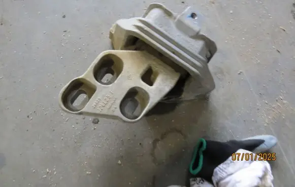 Mercedes-Benz CLA C117 X117 W117 Engine mount vacuum valve 97074040 26008 326E60A