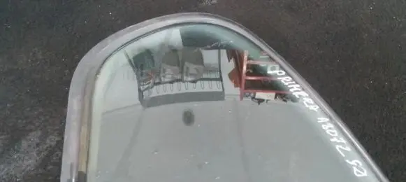 Rear vent window glass