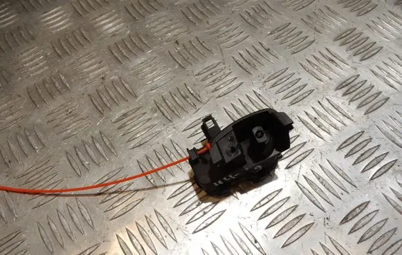 Fuel tank cap lock