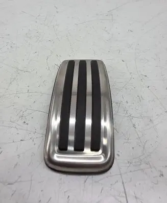 Accelerator throttle pedal