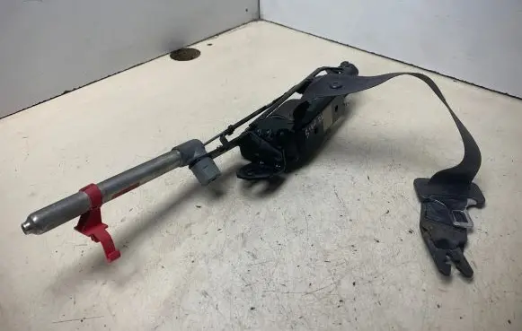 Volvo S60 Front seatbelt