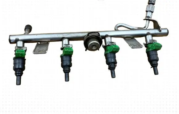 Mercedes-Benz C W203 Fuel main line pipe A1110780292