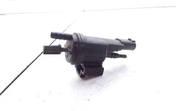 Mercedes-Benz E W210 Engine mount vacuum valve 0025401497