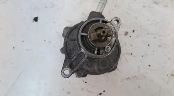 Mercedes-Benz CLK A209 C209 Vacuum pump A6462300365