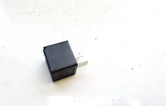 Skoda Octavia Mk2 (1Z) Other relay 95VW10K705CA V23156-J6-X45