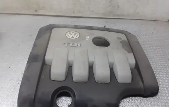 Volkswagen PASSAT B6 Engine cover (trim) 03G103925BP