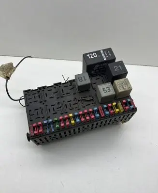 Volkswagen PASSAT B4 Fuse box set 357937039
