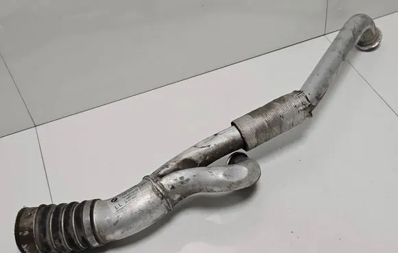 BMW 1 E82 E88 Intercooler hose/pipe 7568239 1165 14032710D