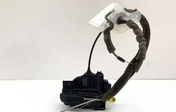 Nissan Qashqai Front door lock