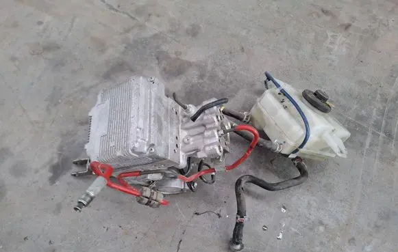 Toyota Auris E180 Other engine bay part 