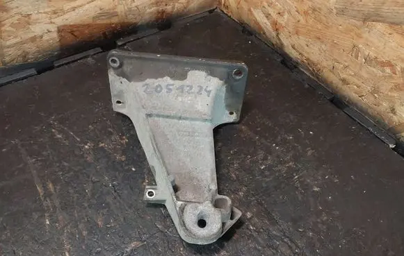 BMW 5 E39 Engine mounting bracket 67533629 6753362 221167533629