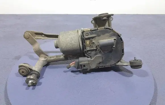 Seat Leon (1P) Front wiper linkage and motor 1P0955024B