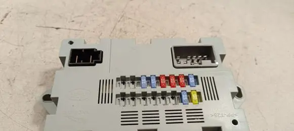 Jaguar XF X260 Fuse box set CPLA14Q073AA 73707520 SW71739084