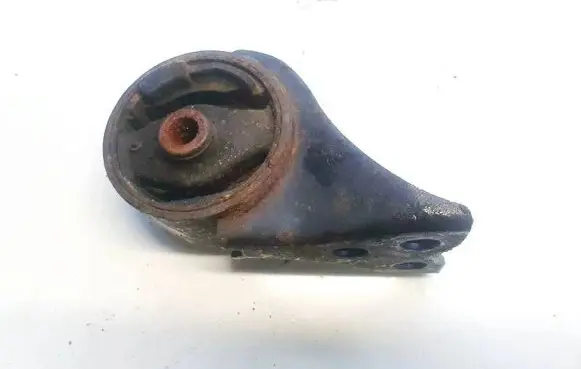 Mazda 323 Engine mount bracket