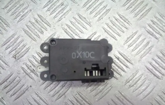 Mazda 323 A/C air flow flap actuator/motor 