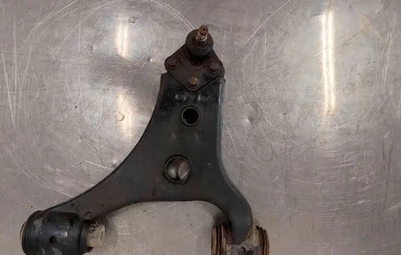 Mercedes-Benz B W245 Front lower control arm/wishbone A1693300307