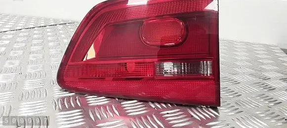 Tailgate rear/tail lights