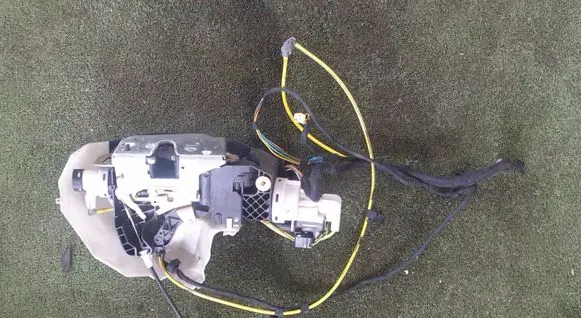 Mercedes-Benz S W220 Rear door lock 2207300435