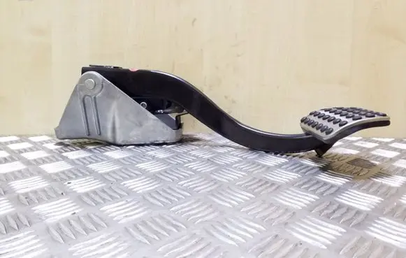 Mercedes-Benz ML W164 Brake pedal A1642900701