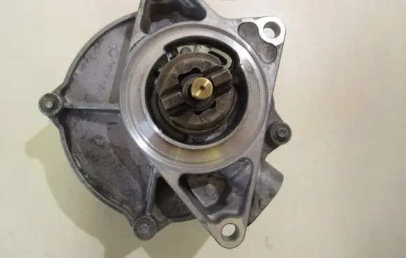 Audi A6 S6 C5 4B Vacuum pump 057145100C