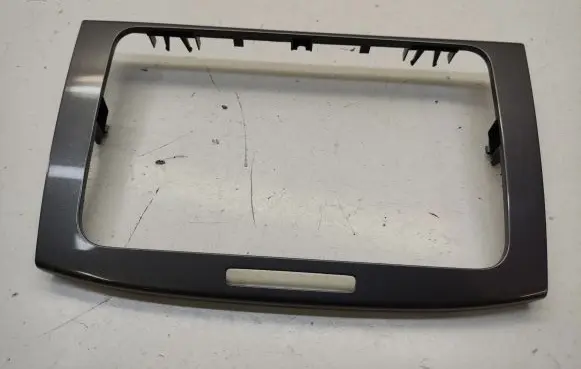 Radio/GPS head unit trim